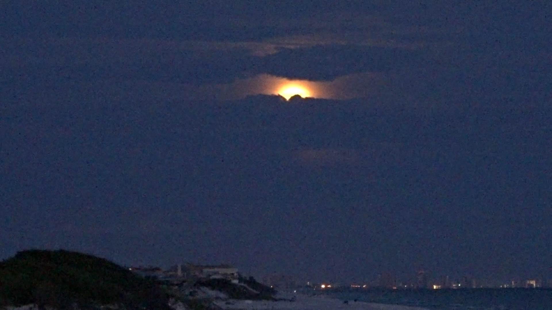 Full moon 6 rising, June 2, 2015