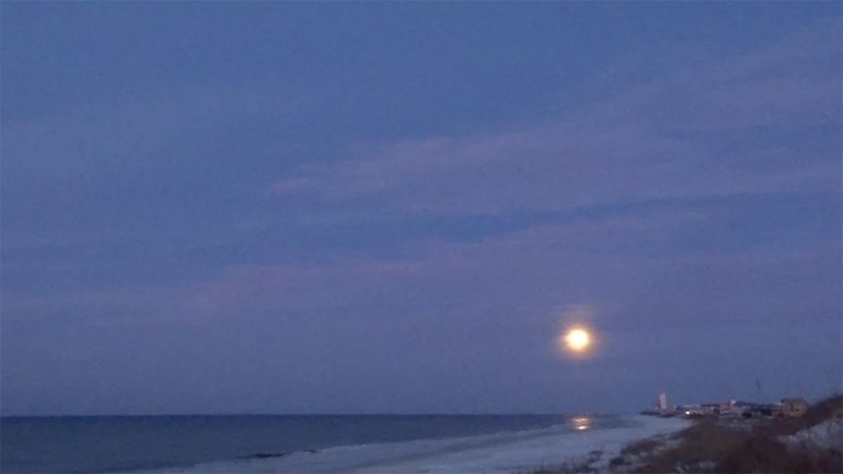 Full moon setting on 2015-01-05