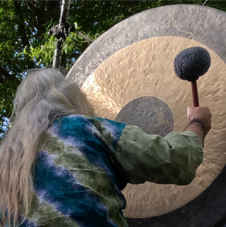 Jamie Flynn with gong at the Advance Equinox, 2023