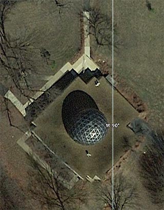 Google Earth map showing how the center is oriented along the W 90&deg; Meridian of longitude